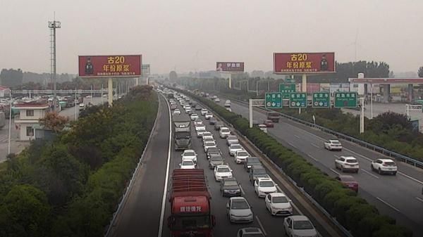 一口气|一口气拍361张车辆违法照举报,网友:这是“责任心”还是“管闲事”?