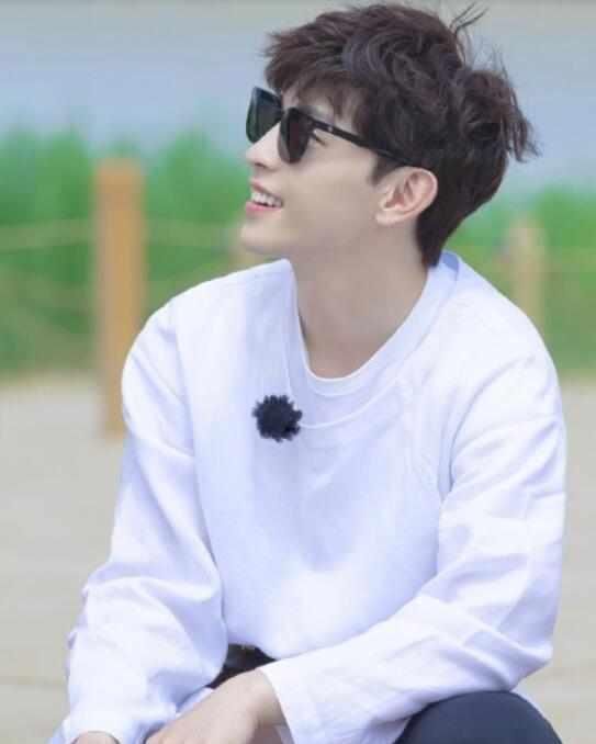  出炉|邓伦最新表情包出炉 带你认识不一样的邓伦