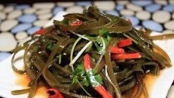 虾仁|精选食谱:家常炒蚕蛹,虾仁炒意面,???凉拌海带丝的做法