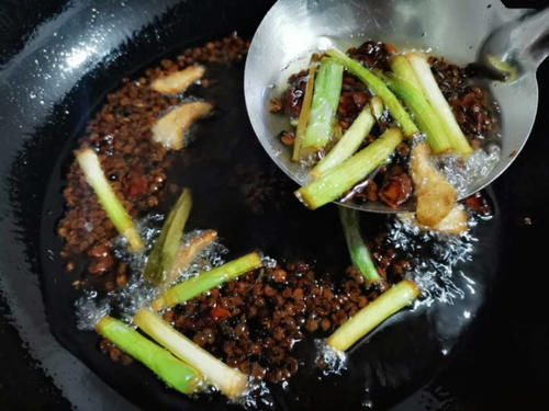 下锅|炸花椒油时,最忌直接下锅多加这1步,花椒油又香又麻,不发苦
