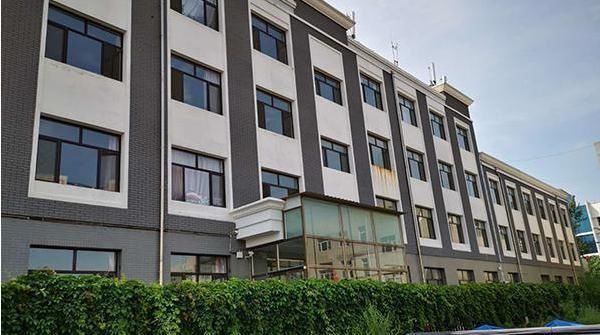 报过|赤峰81岁老人致3死4伤，家属：他主动住老年公寓，曾因护工报过警