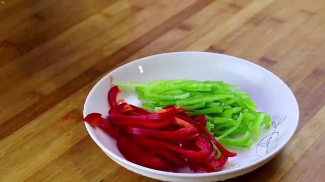  满嘴|玉米面还能这样做？没想到这么好吃，又香又脆，吃着满嘴香！