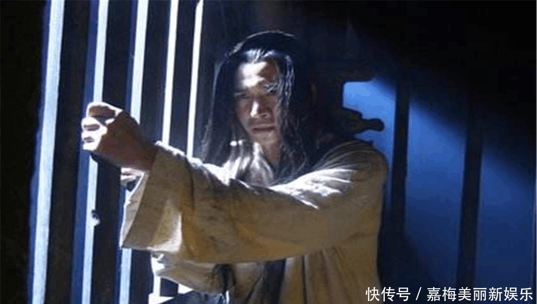  宴请|皇帝宴请大臣却不备碗筷, 大臣吃完后转身离开, 皇帝: 此人危险, 留不得!