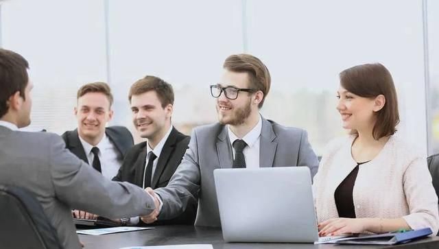  月薪|为何很多人，宁愿月薪4000，受穷受累，也要留在大城市？4点讲透