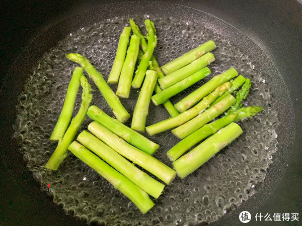  鱼肉|秋天，吃牛羊肉不如吃它，简单一煎，鲜嫩入味，好吃又营养