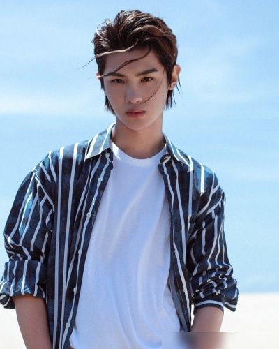 支持|黄明昊为首专宣传时,只有1位大咖前来支持,看清是谁:意料之中