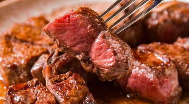  半生|吃牛排时，为何旁边要放一颗“半生”煎蛋，不懂别乱吃，会闹笑话