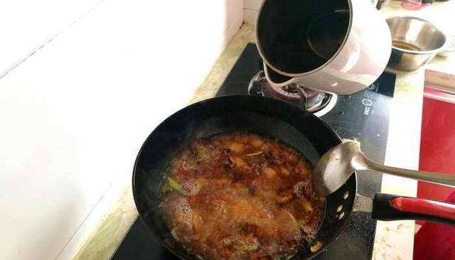 做法|想吃红烧肉不用下饭店,配方和做法详细告诉你,香而不腻,超下饭