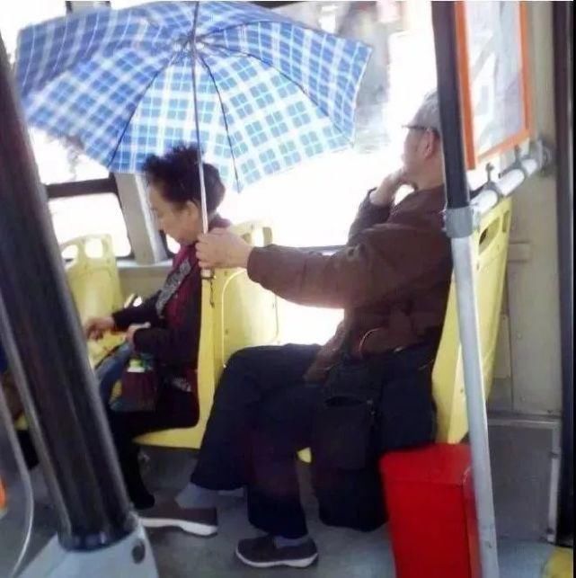 偷拍照|今年七夕，这张偷拍照传疯了，看完泪奔……