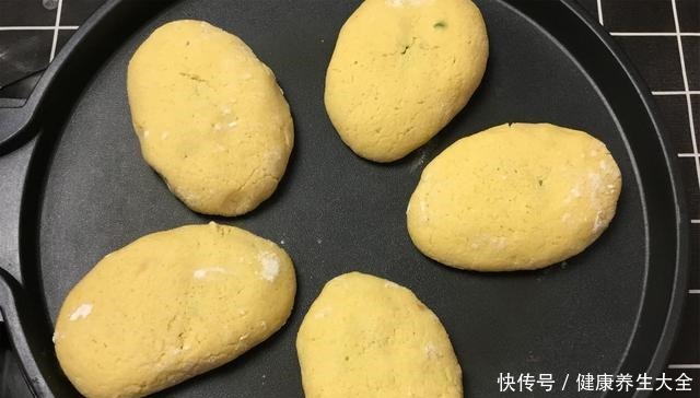 好吃|农家饭-萝卜缨子玉米菜饼子，粗粮养人，全家人都抢着吃！