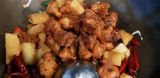  在家|大厨分享“辣子鸡”的正确做法，满满的小技巧，学会了在家露一手
