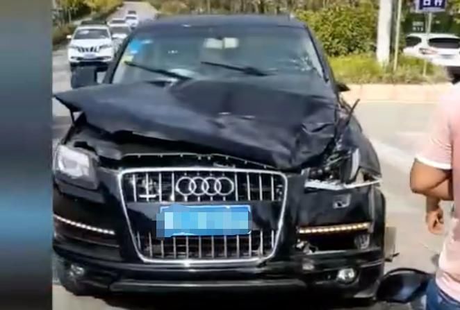  奥迪|奥迪撞上大黑牛，看到车损现场，车主颜面扫地，转身就走