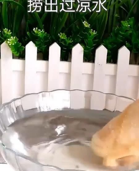  鲜香|夏季，无论如何也要吃这肉，简单一做就能吃，美味鲜香，不上火！