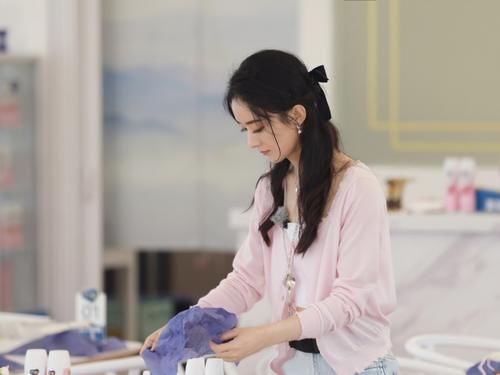  中餐厅|《中餐厅4》战报公布，赵丽颖3篇黑稿被当成战绩庆祝，工具人实锤