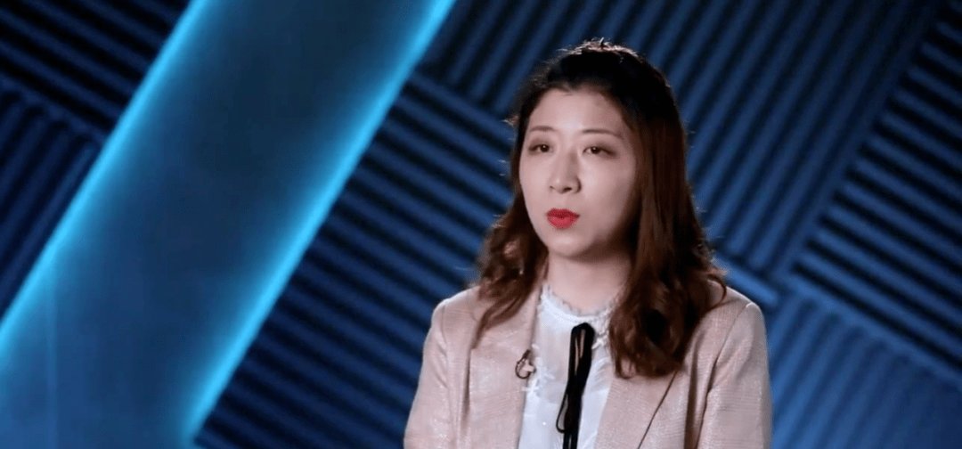  观众|《脱口秀大会》：秀优越拽英文，不搞笑的她，凭啥被李诞保送？