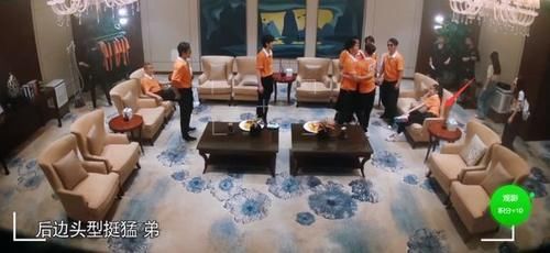  状态|《奔跑吧》baby松垮葛优躺，李沁收腹挺腰气质优雅，观众称差别大