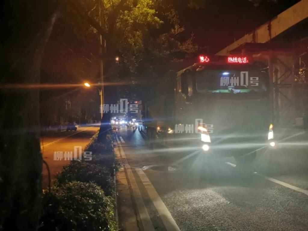  骑手|突发！柳石路摩托车和泥头车碰撞，骑手被卷进车底不幸当场身亡