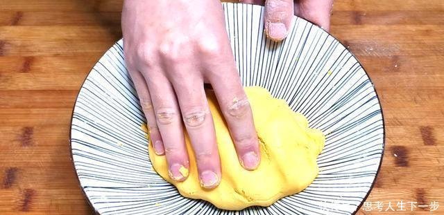 糯米粉|南瓜别做南瓜饼了,加一碗糯米粉,不煎也不炸,出锅连汤都不剩