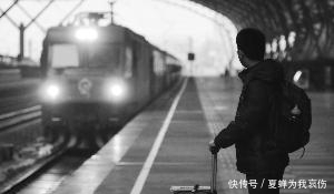 公交车|公交车上小伙好心给老人让座,随后却被全车人大骂