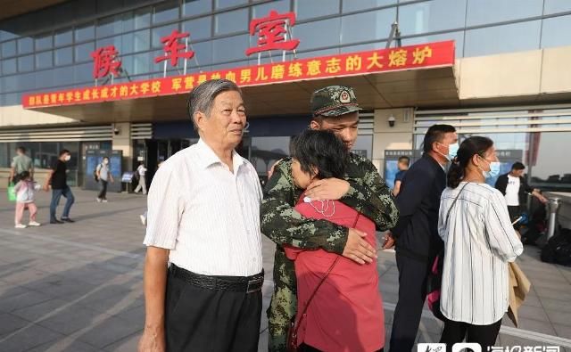  骄傲|一家人的骄傲！日照西站这一幕幕！震撼又泪目......