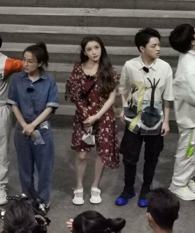  幸亏|姜贞羽退赛后参加新综艺，路透照中暴露真实颜值：幸亏没有出道