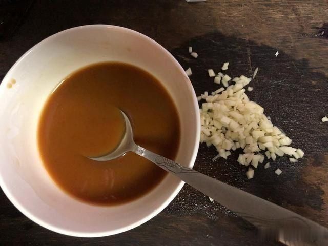 翠绿|生菜这么做翠绿爽脆，苦味减少鲜香加倍，十分钟上桌，一盘不够分