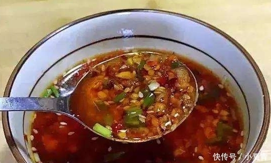  爷爷|爷爷使用了30年的凉拌汁秘方, 仅需加5种调料, 不管拌什么都好吃