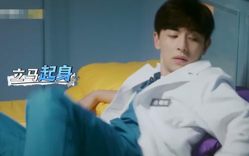  细节|邓伦全程躺床上录节目，仅用这个细节证明为什么没法黑他