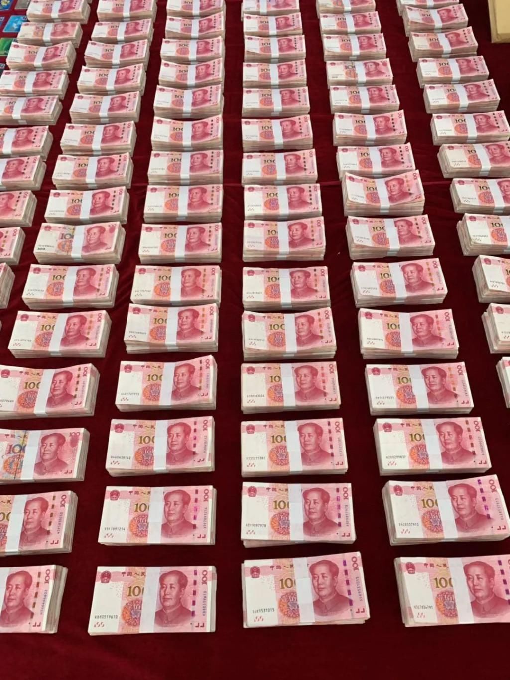  涉案|扫黑除恶成绩单公布！这么多枪支和现金你见过没？