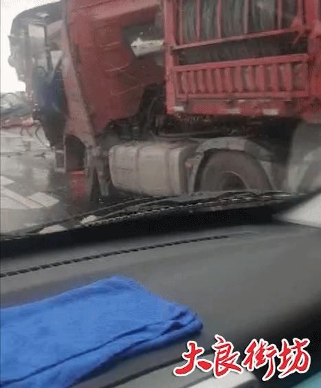  车祸|突发！德胜大桥发生可怕车祸，现场…