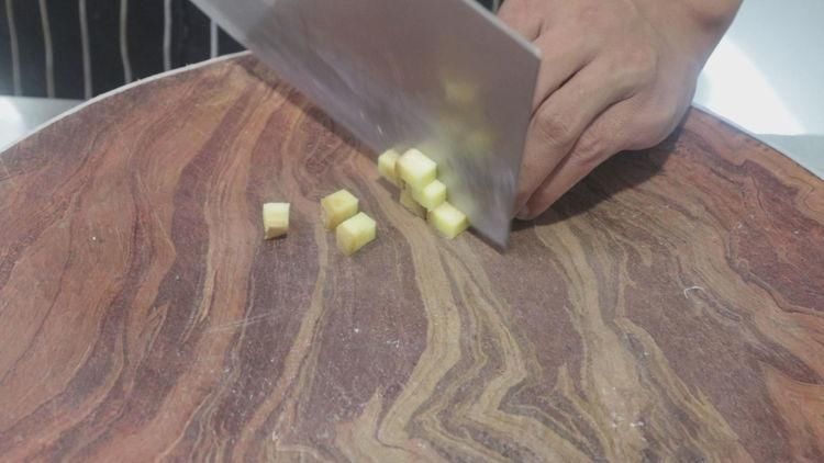 鲜辣|大厨分享线椒焖鲤鱼的经典做法,鲜辣开胃无腥味,好吃又下饭