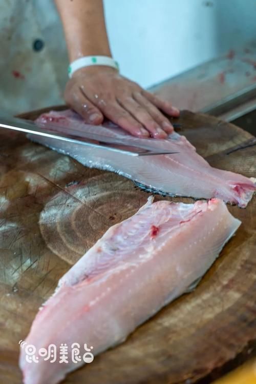 排队|昆明排队三十年老店,15张桌子,“镇店之宝”每天卖半吨