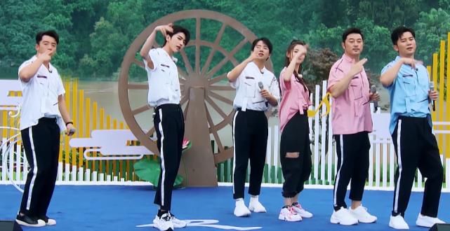  莉莉|难怪看蔡徐坤眼熟，原来8年前他就搭档“严莉莉”，网友：我眼拙