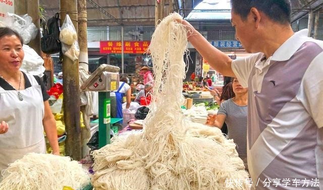 小山|云南最爱吃米线的城市,卖米线“堆成小山”,吃米线“一位难求”