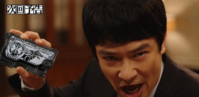 放到|半泽直树被日本网友调侃是假面骑士，放到变身场景中竟毫无违和感