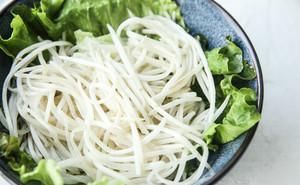 肉片|【川味家常快手菜】麻辣鲜香的爽辣水煮肉片，口水吞了又吞