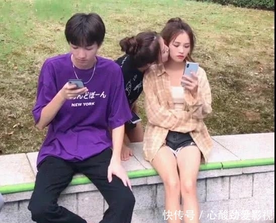 难受|“妹子的护甲快掉了,我看着都难受...”哈哈哈又犯强迫症了!