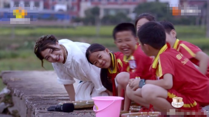  装扮|《浪姐》阿朵终于做了最想做的事，没有华丽的装扮，却更打动人