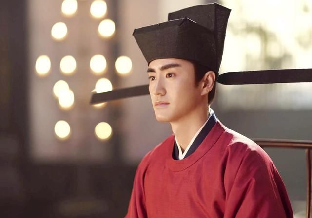  装饰|盔缨、帽翅和锷这三件古物的功能，很可能被今人忽略了