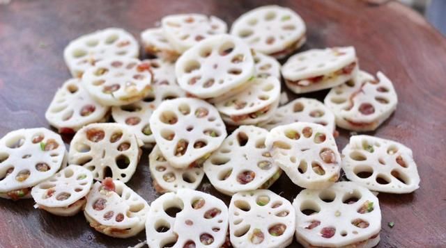  家常|入秋的莲藕最脆，家常版藕盒做法，老公1次能吃10多个