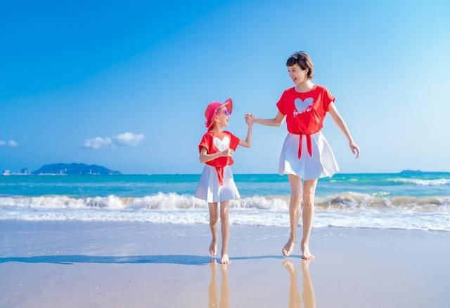 假小子|45岁金巧巧为女儿庆生,“假小子”女儿腿长如巧姐,基因真香了