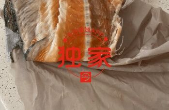 掩盖|“上面新鲜下面臭”,悉尼华女买到变质三文鱼骨,反被骂“有病”!“故意掩盖,性质恶劣”