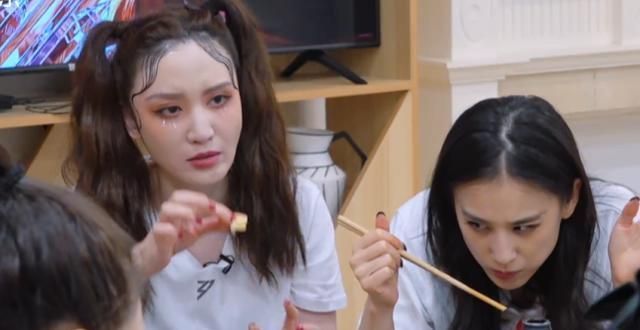  吃饭|淘汰三人, 就她被留下吃饭, 黄圣依张雨绮争着签她, 她人缘有多好