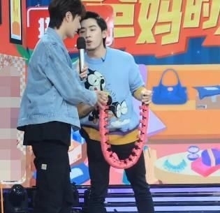 消费|王一博被天天向上过度消费? 看看他跟天天兄弟的关系, 你就懂了