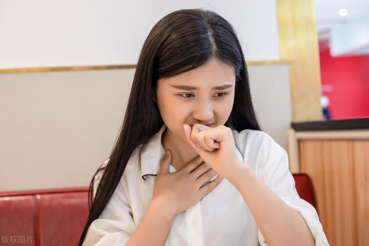肺癌晚上睡觉的4个征兆有哪些(肺癌来临，睡觉先知？睡觉时出现5种异常，当心是肺癌发出的信号)