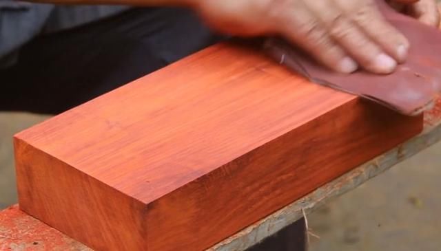  木头|继李子柒后，63岁木工大爷火爆外网，他凭什么月入60万？