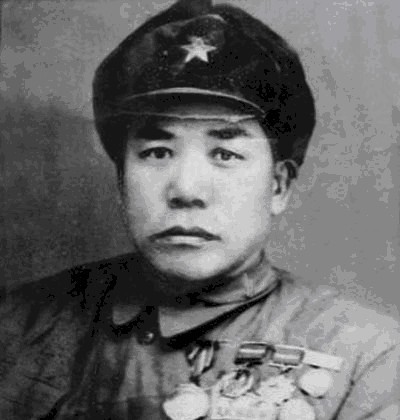 称为|他被称为军中吕布，曾一口气砍杀27个鬼子，还被主席亲自接见