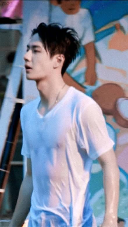  王一博|王一博《有匪》最新洗浴路透，身材太虐被吐槽，反为敬业精神正名