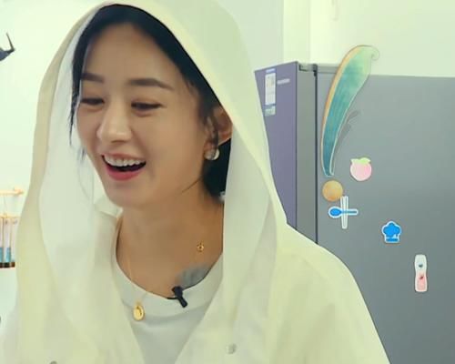  头绳|《中餐厅》跟黄晓明谈心的赵丽颖是本人吗？细节显得过于刻意了