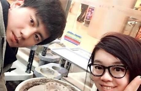  非诚|他上《非诚勿扰》无人留灯，却抱走了女导演，两人如今甜蜜无比